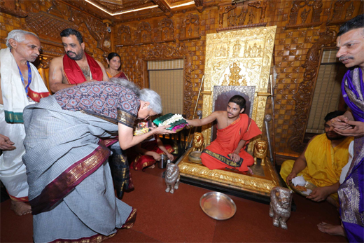 Nirmala Sitharaman visits Udupi Shri Krishna Mutt
